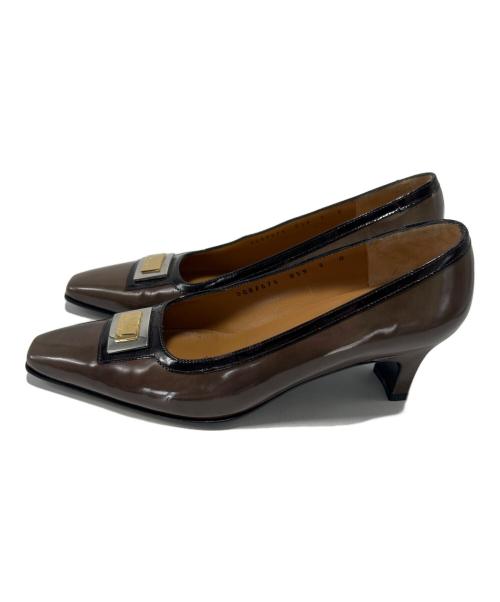 Salvatore Ferragamo（サルヴァトーレ フェラガモ）Salvatore Ferragamo (サルヴァトーレ フェラガモ) エナメルパンプス カーキ サイズ:5の古着・服飾アイテム
