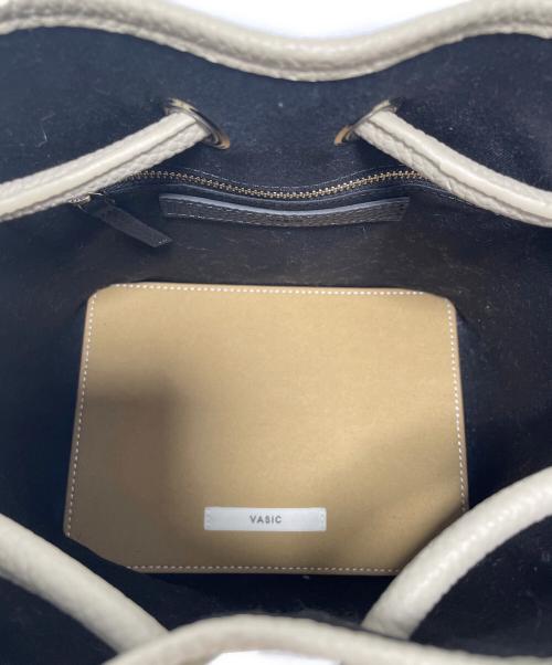 VASIC（ヴァジック）VASIC (ヴァジック) 巾着バッグ アイボリーの古着・服飾アイテム