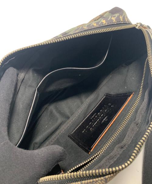 Vivienne Westwood man（ヴィヴィアン ウェストウッド マン）Vivienne Westwood man (ヴィヴィアン ウェストウッド マン) ボディーバッグ オリーブの古着・服飾アイテム