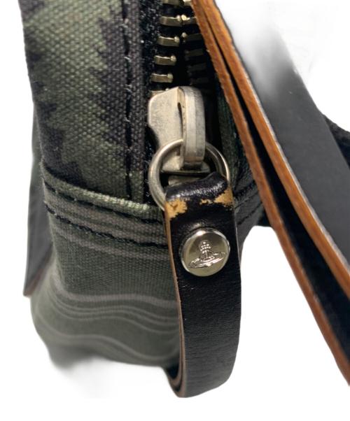 Vivienne Westwood man（ヴィヴィアン ウェストウッド マン）Vivienne Westwood man (ヴィヴィアン ウェストウッド マン) ボディーバッグ オリーブの古着・服飾アイテム