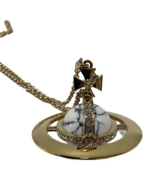 Vivienne Westwood（ヴィヴィアンウエストウッド）Vivienne Westwood (ヴィヴィアンウエストウッド) ジャイアントオーブネックス ゴールドの古着・服飾アイテム