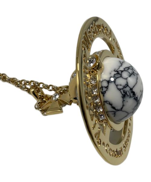 Vivienne Westwood（ヴィヴィアンウエストウッド）Vivienne Westwood (ヴィヴィアンウエストウッド) ジャイアントオーブネックス ゴールドの古着・服飾アイテム
