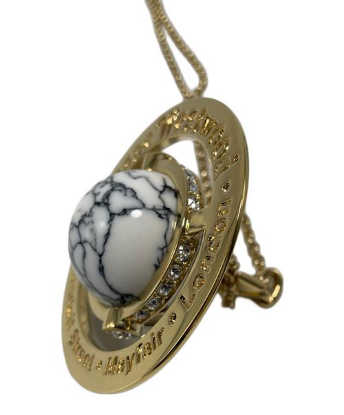Vivienne Westwood（ヴィヴィアンウエストウッド）Vivienne Westwood (ヴィヴィアンウエストウッド) ジャイアントオーブネックス ゴールドの古着・服飾アイテム