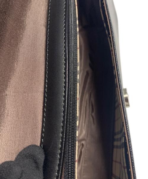 BURBERRY（バーバリー）BURBERRY (バーバリー) ハンドバッグ ブラックの古着・服飾アイテム