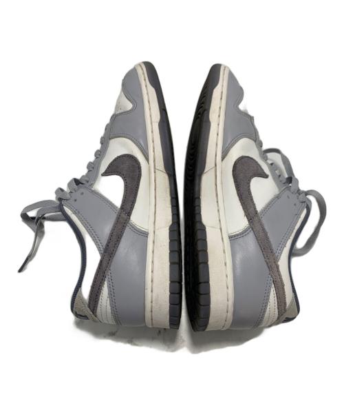 NIKE（ナイキ）NIKE (ナイキ) スニーカー ホワイト×グレー サイズ:28cmの古着・服飾アイテム