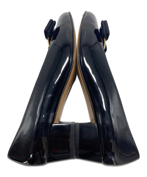 Salvatore Ferragamo（サルヴァトーレ フェラガモ）Salvatore Ferragamo (サルヴァトーレ フェラガモ) エナメルリボンパンプス ブラック サイズ:SIZE 6.5の古着・服飾アイテム