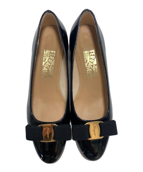 Salvatore Ferragamo（サルヴァトーレ フェラガモ）Salvatore Ferragamo (サルヴァトーレ フェラガモ) エナメルリボンパンプス ブラック サイズ:SIZE 6.5の古着・服飾アイテム