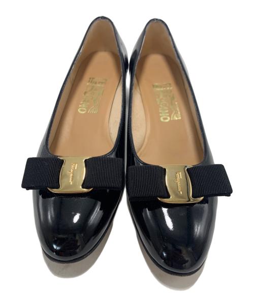 Salvatore Ferragamo（サルヴァトーレ フェラガモ）Salvatore Ferragamo (サルヴァトーレ フェラガモ) エナメルリボンパンプス ブラック サイズ:SIZE 6.5の古着・服飾アイテム