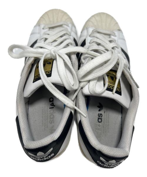 adidas（アディダス）adidas (アディダス) スニーカー ホワイト×パープル サイズ:26.5の古着・服飾アイテム