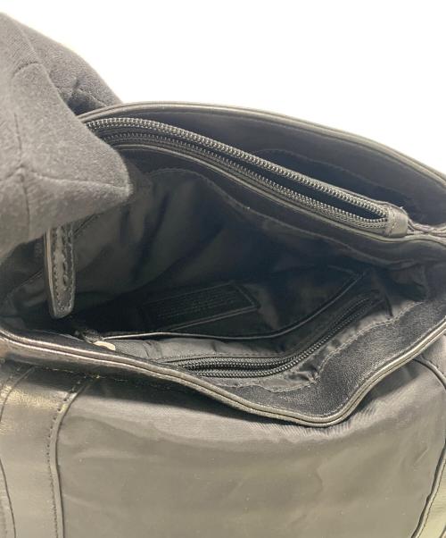 TUMI（トゥミ）TUMI (トゥミ) レザーショルダーバッグ ブラックの古着・服飾アイテム