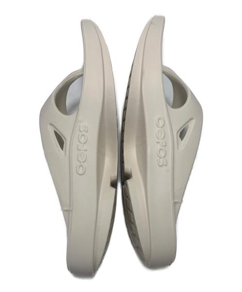 OOFOS（ウーフォス）OOFOS (ウーフォス) サンダル ベージュ サイズ:EU41の古着・服飾アイテム