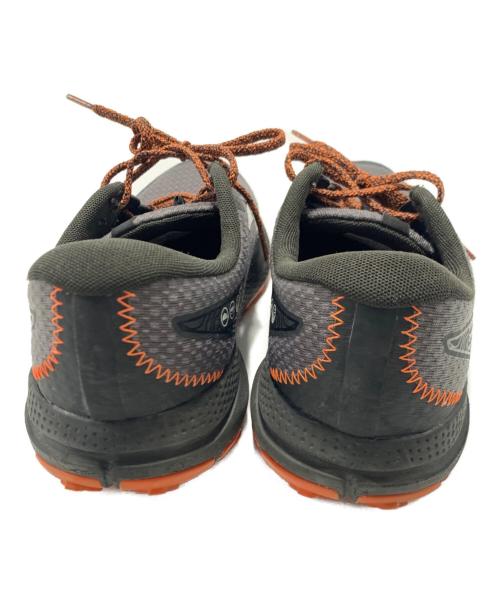 BROOKS（ブルックス）BROOKS (ブルックス) スニーカー グレー×オレンジ サイズ:27の古着・服飾アイテム