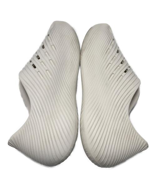 adidas（アディダス）adidas (アディダス) サンダル ホワイト×ブラック サイズ:26.5cmの古着・服飾アイテム