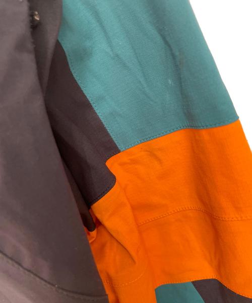 MOUNTAIN HARD WEAR（マウンテンハードウェア）MOUNTAIN HARD WEAR (マウンテンハードウェア) マウンテンパーカー ブラック×オレンジ サイズ:Sの古着・服飾アイテム