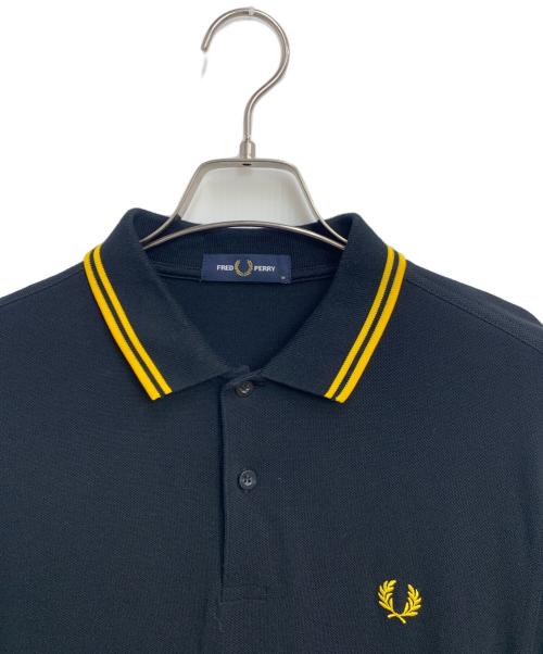 FRED PERRY（フレッドペリー）FRED PERRY (フレッドペリー) ポロシャツ ブラック×イエロー サイズ:SIZE Mの古着・服飾アイテム