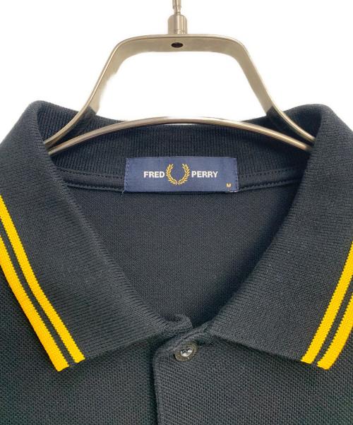 FRED PERRY（フレッドペリー）FRED PERRY (フレッドペリー) ポロシャツ ブラック×イエロー サイズ:SIZE Mの古着・服飾アイテム