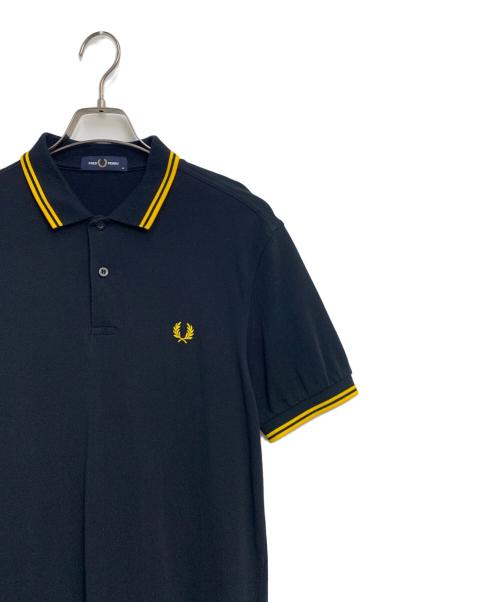 FRED PERRY（フレッドペリー）FRED PERRY (フレッドペリー) ポロシャツ ブラック×イエロー サイズ:SIZE Mの古着・服飾アイテム
