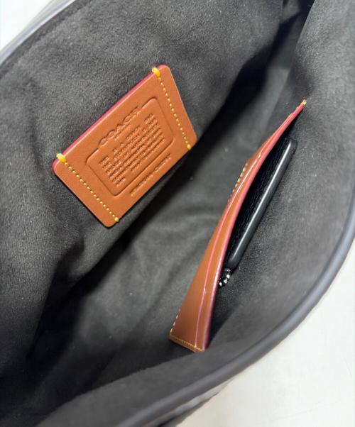 COACH（コーチ）COACH (コーチ) フラップ クロスボディ バッグ ブラックの古着・服飾アイテム