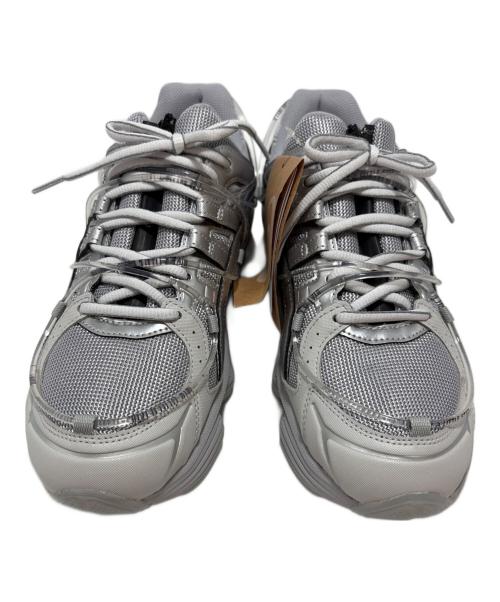 asics（アシックス）asics (アシックス) スニーカー グレー×シルバー サイズ:26.5 未使用品の古着・服飾アイテム