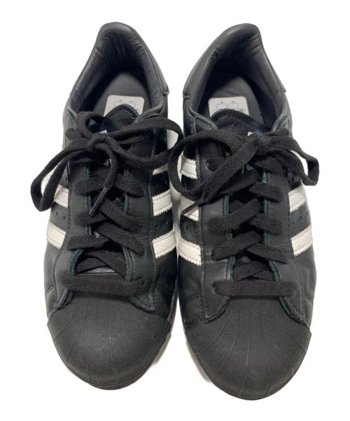 adidas（アディダス）adidas (アディダス) スニーカー ブラック サイズ:24cmの古着・服飾アイテム