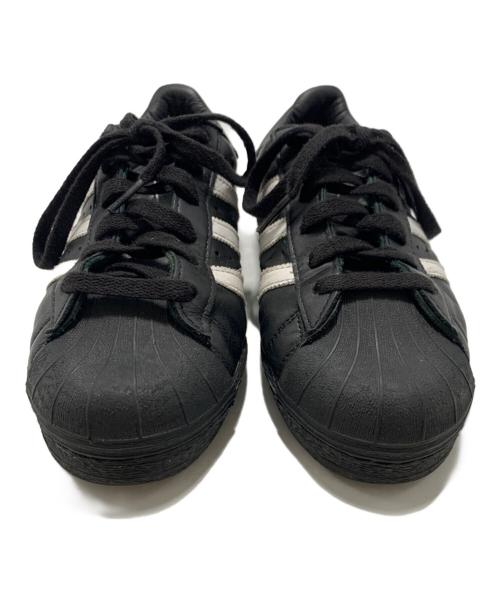 adidas（アディダス）adidas (アディダス) スニーカー ブラック サイズ:24cmの古着・服飾アイテム