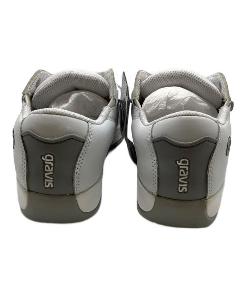 GRAVIS（グラビス）GRAVIS (グラビス) スニーカー ホワイト×グレー サイズ:23.5 未使用品の古着・服飾アイテム