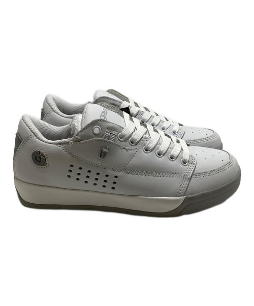 GRAVIS（グラビス）GRAVIS (グラビス) スニーカー ホワイト×グレー サイズ:23.5 未使用品の古着・服飾アイテム