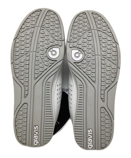 GRAVIS（グラビス）GRAVIS (グラビス) スニーカー ホワイト×グレー サイズ:23.5 未使用品の古着・服飾アイテム