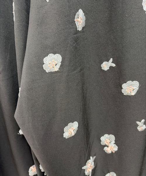 et.UNiVER（エトユニベール）et.UNiVER (エトユニベール) Petal Embroidery Setup Pants Dress ブラック サイズ:Lの古着・服飾アイテム