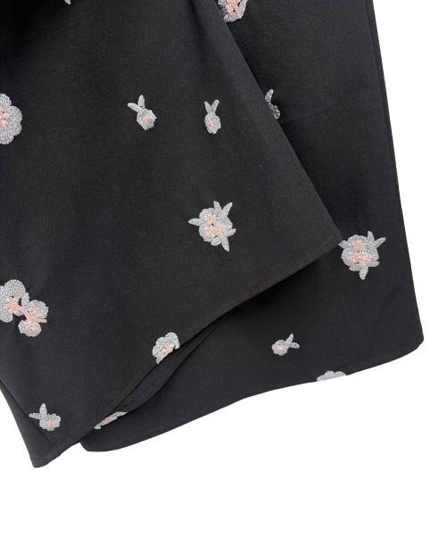 et.UNiVER（エトユニベール）et.UNiVER (エトユニベール) Petal Embroidery Setup Pants Dress ブラック サイズ:Lの古着・服飾アイテム