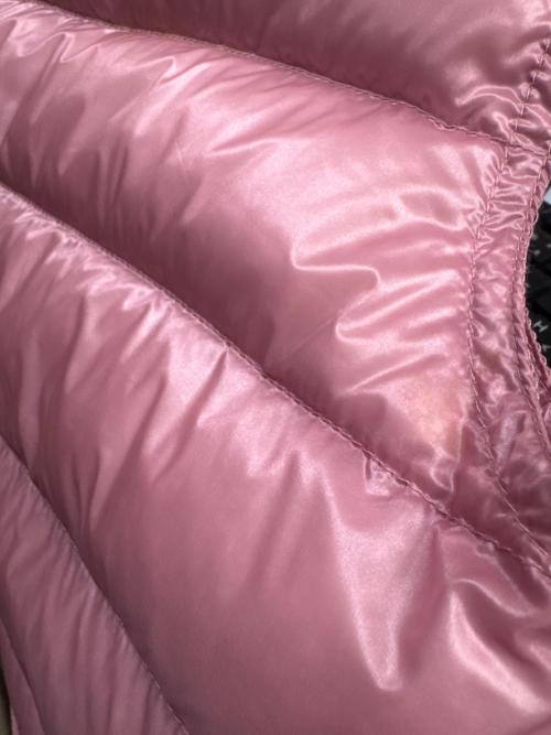 MONCLER（モンクレール）MONCLER (モンクレール) ダウンベスト ピンクの古着・服飾アイテム