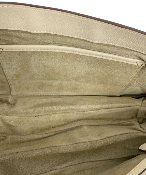 ANYA HINDMARCH（アニヤ・ハインドマーチ）ANYA HINDMARCH (アニヤハインドマーチ) チェーンショルダーバッグ ホワイト×ゴールドの古着・服飾アイテム