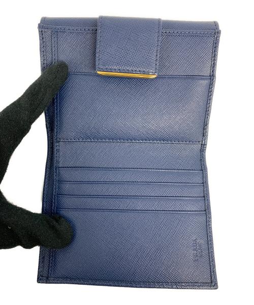 PRADA（プラダ）PRADA (プラダ) サフィアーノ メタル 2つ折り財布 ブルー×ゴールドの古着・服飾アイテム