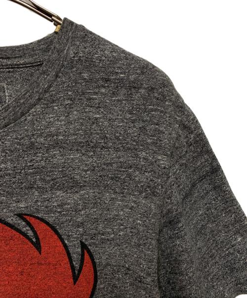 Hysteric Glamour（ヒステリックグラマー）Hysteric Glamour (ヒステリックグラマー) ウッドペッカープリントTシャツ グレー×レッド サイズ:Mの古着・服飾アイテム