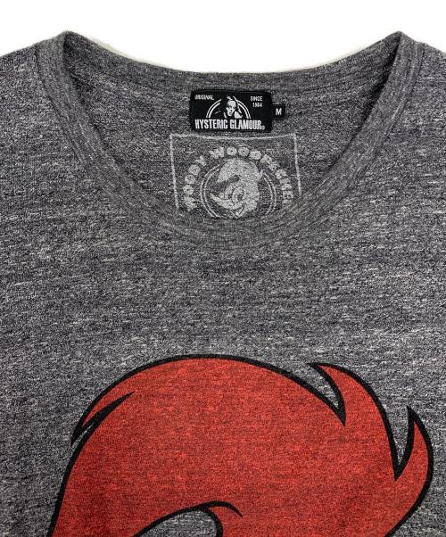 Hysteric Glamour（ヒステリックグラマー）Hysteric Glamour (ヒステリックグラマー) ウッドペッカープリントTシャツ グレー×レッド サイズ:Mの古着・服飾アイテム