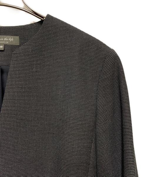 a day in the life（ア デイ イン ザ ライフ）a day in the life (ア デイ イン ザ ライフ) セットアップ(キーネックジャケット・スカート) グレー サイズ:38の古着・服飾アイテム