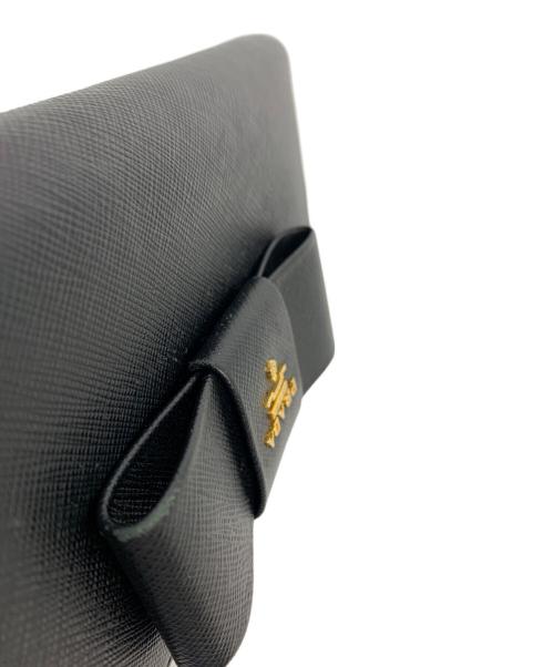 PRADA（プラダ）PRADA (プラダ) サフィアーノ ラウンドファスナーリボンウォレット ブラックの古着・服飾アイテム