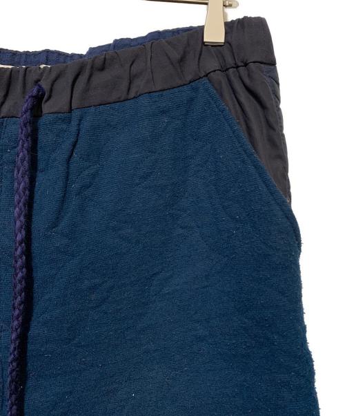 WHITE MOUNTAINEERING（ホワイトマウンテ二アニング）WHITE MOUNTAINEERING (ホワイトマウンテ二アニング) キルティングパンツ ブルー サイズ:3の古着・服飾アイテム