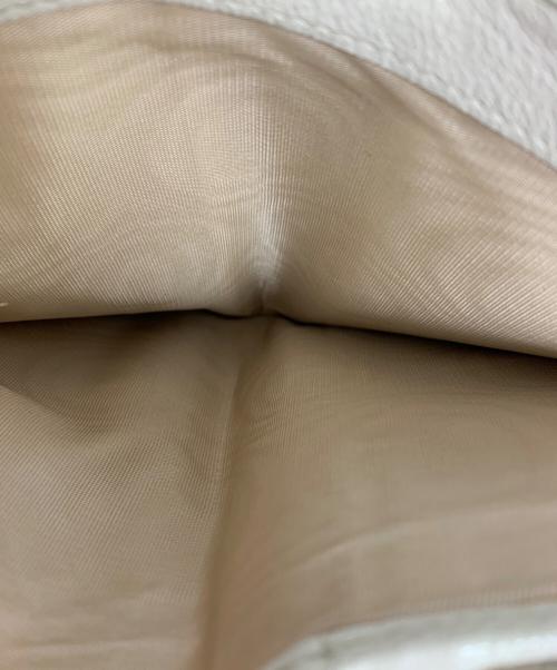 MIU MIU（ミュウミュウ）MIU MIU (ミュウミュウ) 2つ折り財布の古着・服飾アイテム