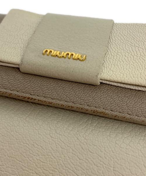 MIU MIU（ミュウミュウ）MIU MIU (ミュウミュウ) 2つ折り財布の古着・服飾アイテム