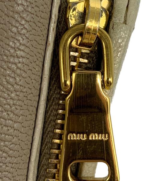 MIU MIU（ミュウミュウ）MIU MIU (ミュウミュウ) 2つ折り財布の古着・服飾アイテム