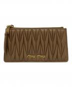 MIU MIUミュウミュウ）の古着「フラグメントケース」｜ベージュ