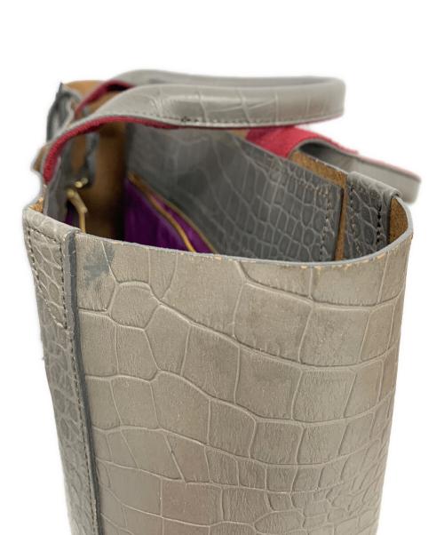 A.D.M.J.（エーディーエムジェイ）A.D.M.J. (エーディーエムジェイ) クロコ調型押しレザートートバッグ グレーの古着・服飾アイテム