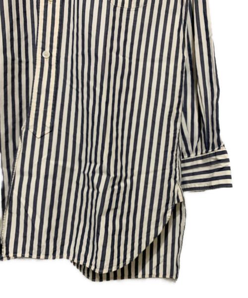 COMOLI（コモリ）COMOLI (コモリ) ロンドンストライプ バンドカラーシャツ ホワイト×グレー 未使用品の古着・服飾アイテム