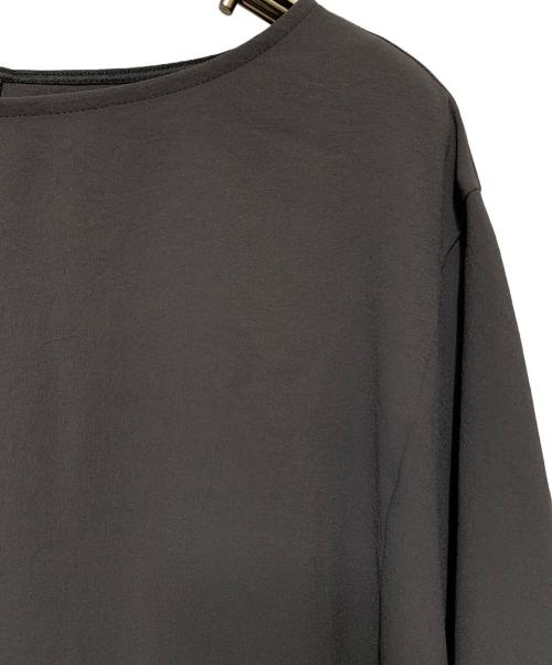 UNTITLED（アンタイトル）UNTITLED (アンタイトル) リラクミスト2WAYブラウス グレー サイズ:02 未使用品の古着・服飾アイテム