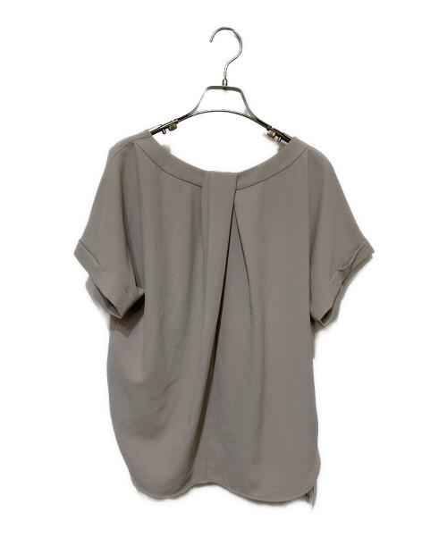 UNTITLED（アンタイトル）UNTITLED (アンタイトル) リラクミスト2WAYブラウス ベージュ サイズ:M 未使用品の古着・服飾アイテム