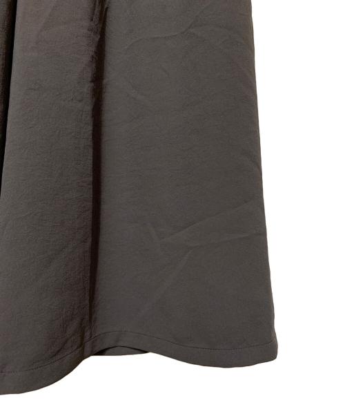 UNTITLED（アンタイトル）UNTITLED (アンタイトル) リラクミスト タックワイドパンツ グレー サイズ:2 未使用品の古着・服飾アイテム