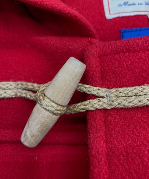 THE MONTGOMERY DUFFLE（ザモンゴメリーダッフル）THE MONTGOMERY DUFFLE (ザモンゴメリーダッフル) ダッフルコート レッド サイズ:Mの古着・服飾アイテム