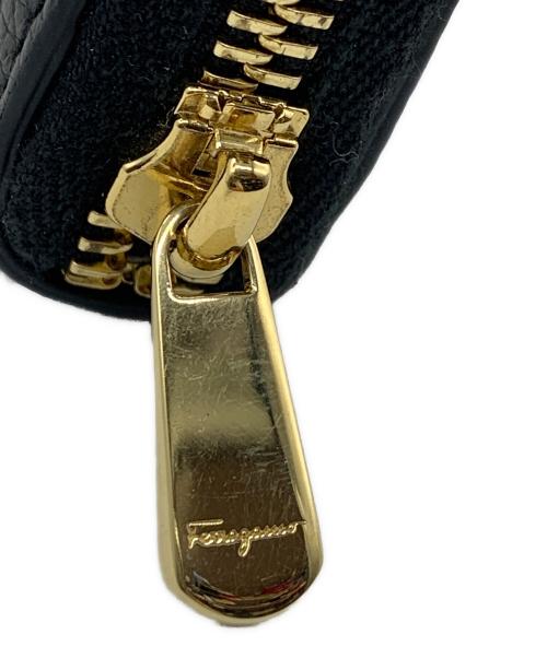 Salvatore Ferragamo（サルヴァトーレ フェラガモ）Salvatore Ferragamo (サルヴァトーレ フェラガモ) ダブルガンチーニ  ラウンドファスナー財布 ブラックの古着・服飾アイテム