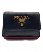 PRADAプラダ）の古着「サフィアーノレザー3つ折り財布」｜ブラック×ピンク